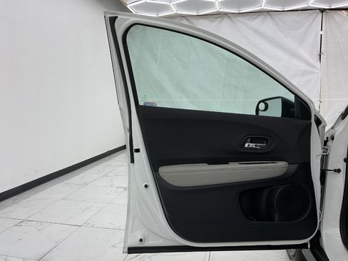Used 2020 Honda HR-V LX image 18