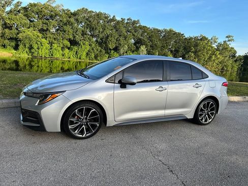 Used 2021 Toyota Corolla SE FWD image 2