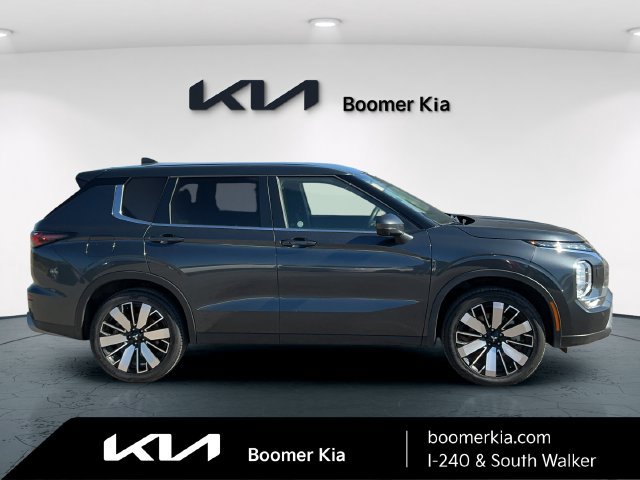 Used 2025 Mitsubishi Outlander SE AWD/4WD image 4