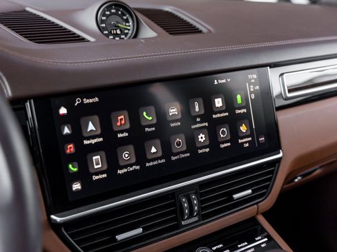 Certified 2023 Porsche Cayenne Turbo S image 31