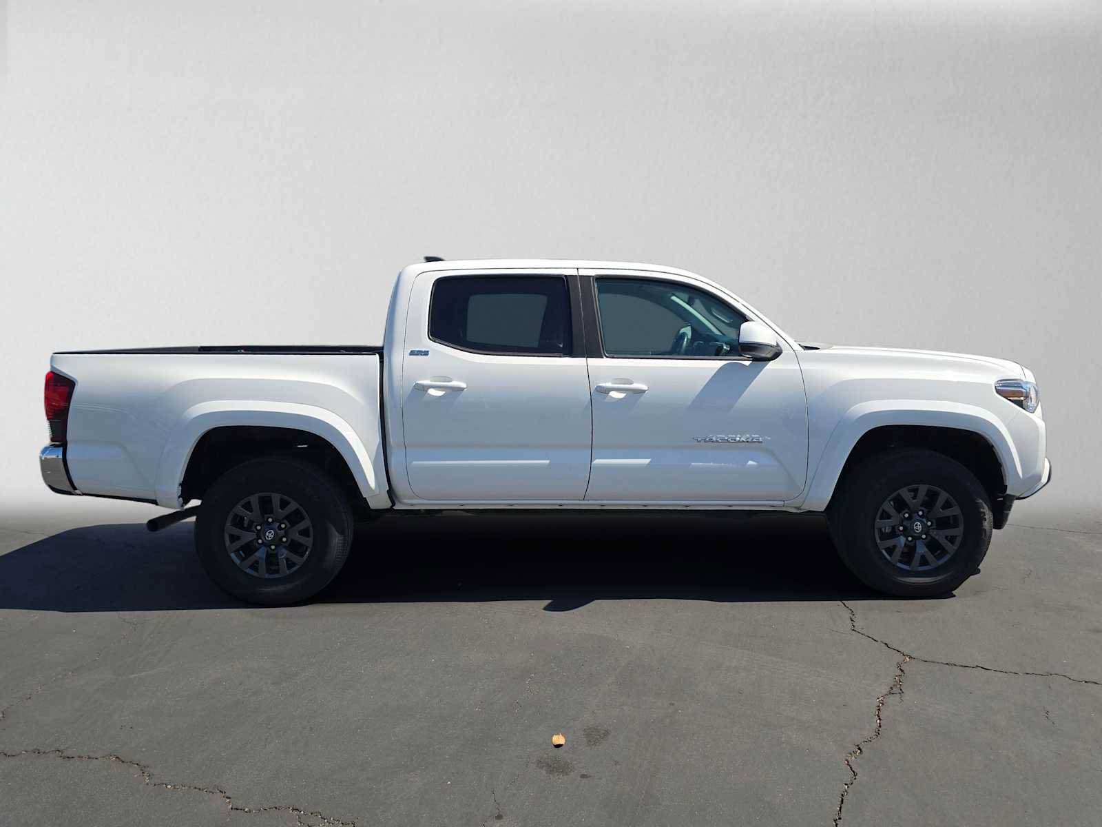 Certified 2022 Toyota Tacoma SR5 w/ SR5 Appearance Package (SM) RWD image 2