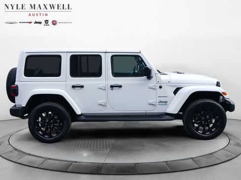 Used 2021 Jeep Wrangler Unlimited Sahara w/ Cold Weather Group image 16