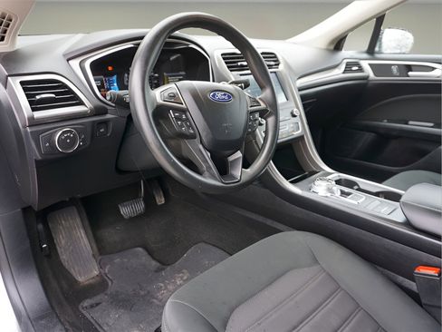 Used 2020 Ford Fusion SE image 16