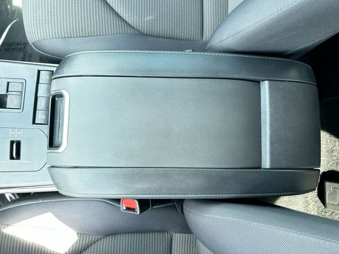 Used 2022 Toyota Highlander LE FWD image 21