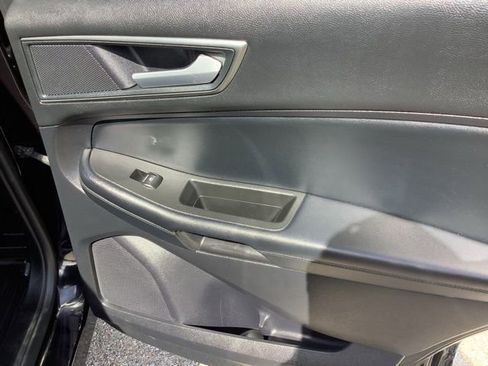 Used 2020 Ford Edge SE image 17