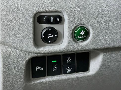 Used 2018 Honda Pilot Touring image 11