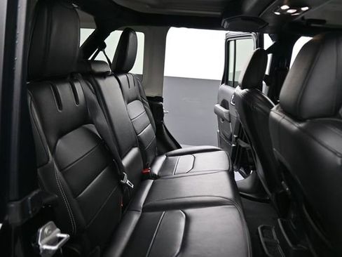 Used 2023 Jeep Wrangler Unlimited Sahara w/ Cold Weather Group AWD/4WD image 24