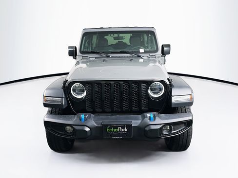 Used 2023 Jeep Wrangler Unlimited w/ 8.4" Radio Group AWD/4WD image 2