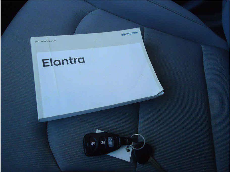 Used 2017 Hyundai Elantra SE FWD image 23