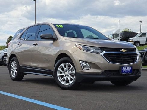 Used 2018 Chevrolet Equinox LS FWD image 2