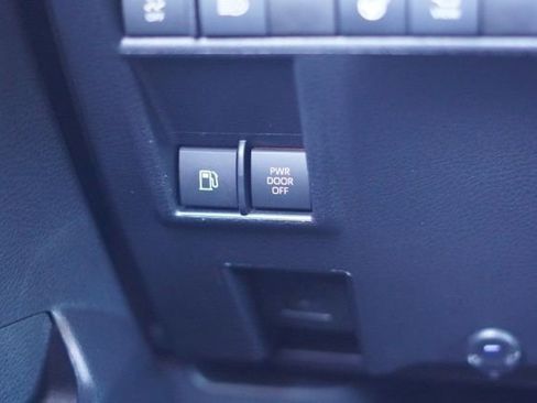 Certified 2023 Toyota Sienna Platinum image 19