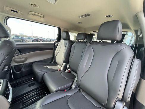 New 2026 Kia Carnival LXS image 26