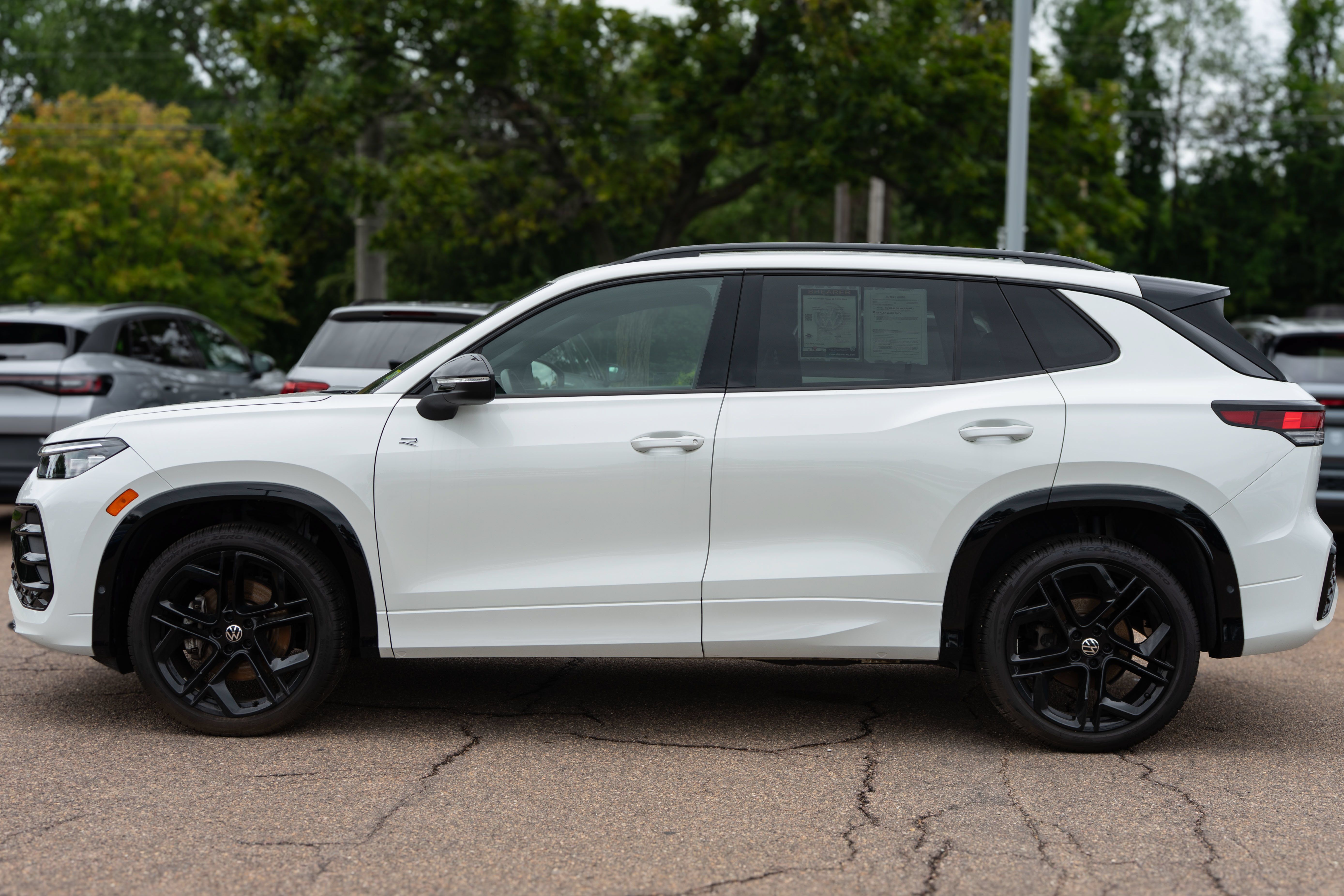 Used 2026 Volkswagen Tiguan SE R-Line AWD/4WD image 3
