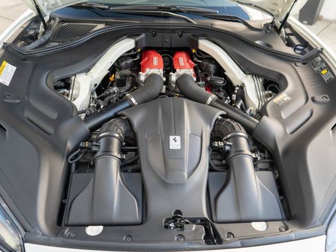 Used 2019 Ferrari Portofino RWD image 34
