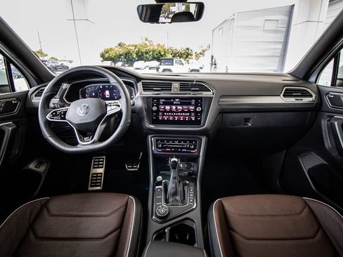 Certified 2024 Volkswagen Tiguan SEL R-Line AWD/4WD image 30