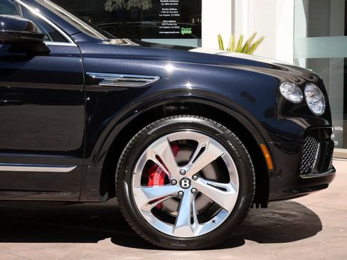 Used 2025 Bentley Bentayga Extended Wheelbase AWD/4WD image 6