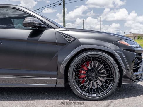 Used 2021 Lamborghini Urus AWD/4WD image 11