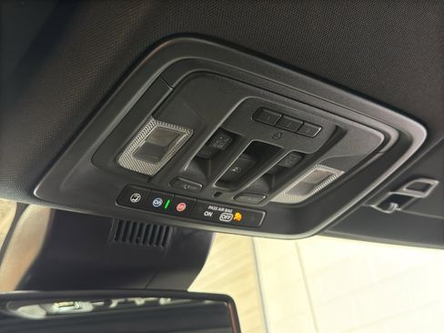 Used 2025 GMC Sierra 1500 AT4 w/ AT4 Premium Package AWD/4WD image 41
