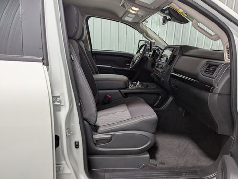 Used 2024 Nissan Titan SV w/ SV Convenience Package image 27
