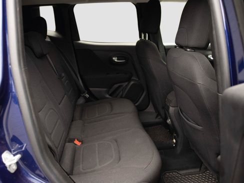 Used 2019 Jeep Renegade Latitude w/ Safety & Security Group II AWD/4WD image 16