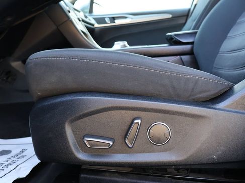 Used 2020 Ford Fusion SE FWD image 21