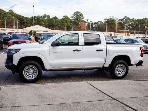 Used 2023 Chevrolet Colorado W/T image 3