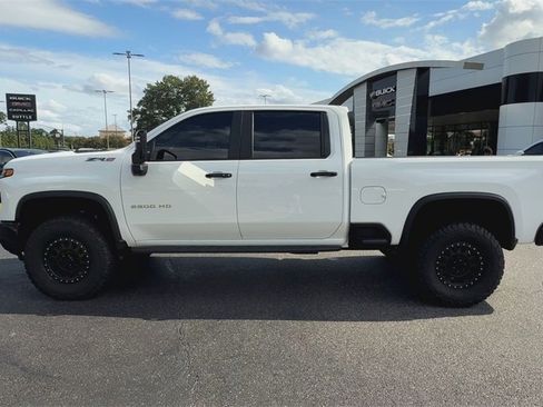 Used 2024 Chevrolet Silverado 2500 ZR2 w/ Technology Package image 5