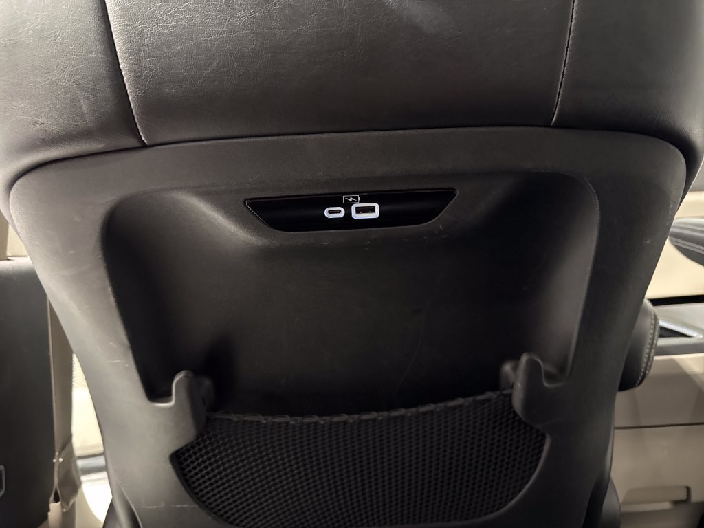 Used 2023 Chrysler Pacifica Touring-L FWD image 41