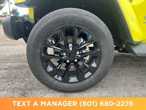 Used 2022 Jeep Wrangler Unlimited Sahara w/ Cold Weather Group AWD/4WD image 9