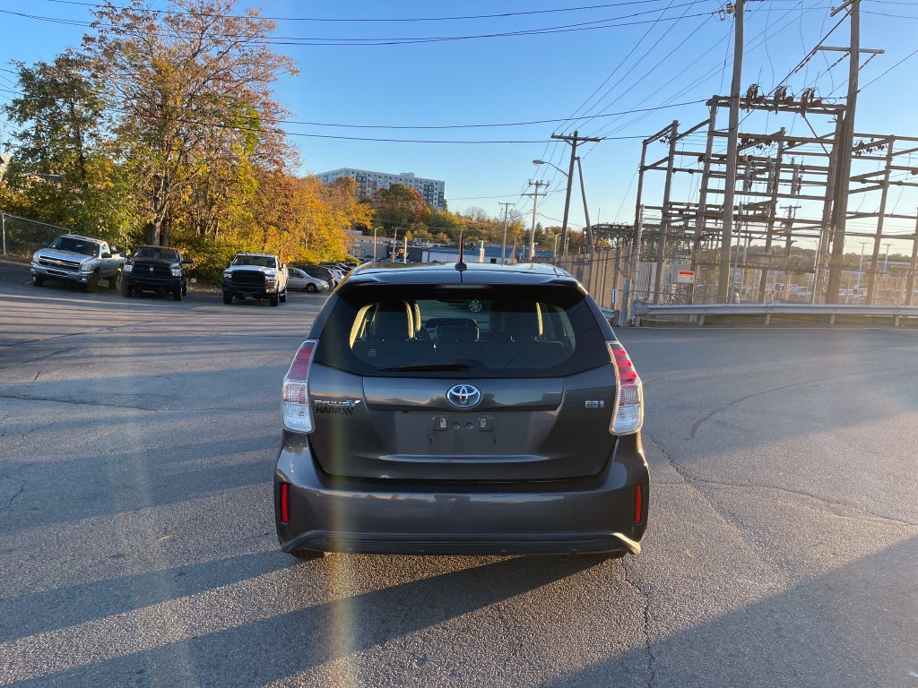 Used 2017 Toyota Prius V Four FWD image 4