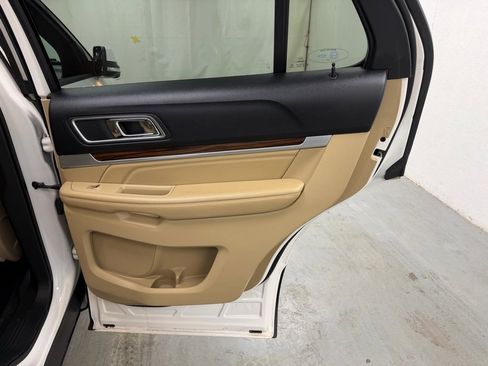 Used 2016 Ford Explorer Limited image 15