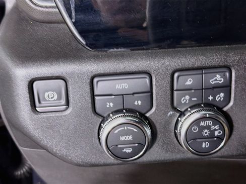 Used 2025 GMC Sierra 1500 SLT AWD/4WD image 17