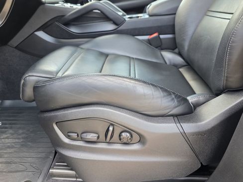 Used 2023 Porsche Cayenne Platinum Edition image 28