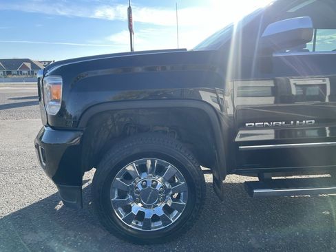 Used 2016 GMC Sierra 2500 Denali w/ Duramax Plus Package image 11