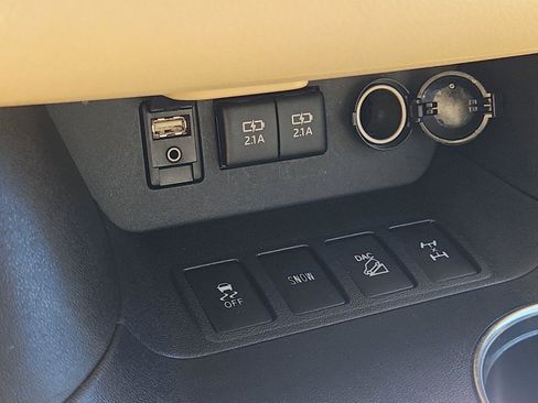 Used 2018 Toyota Highlander Limited Platinum AWD/4WD image 27