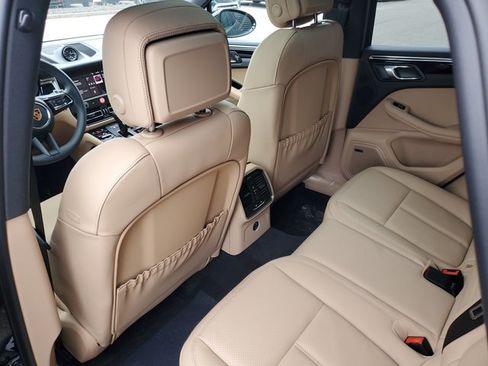 Used 2025 Porsche Macan image 20