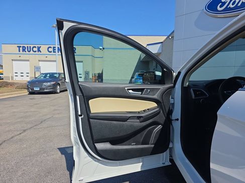 Certified 2024 Ford Edge SEL w/ Convenience Package AWD/4WD image 15