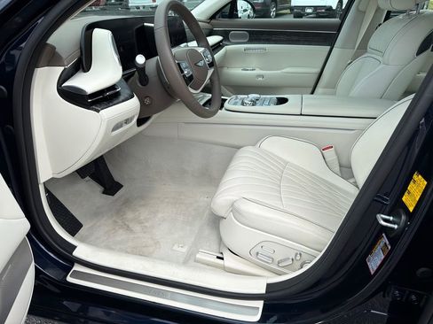 Used 2025 Genesis G90 3.5T AWD/4WD image 9