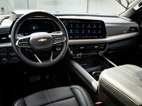 Used 2025 Chevrolet Tahoe High Country image 4