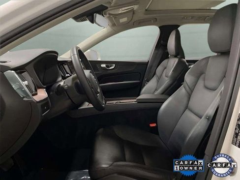 Used 2023 Volvo XC60 B5 Plus image 18
