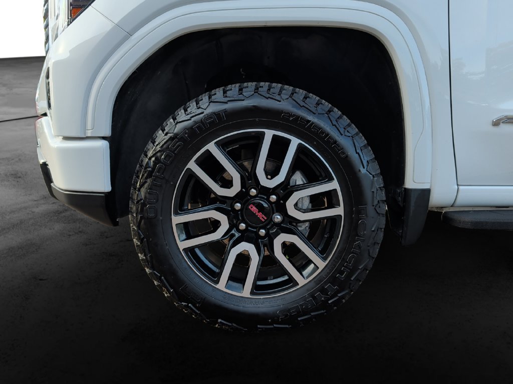 Used 2024 GMC Sierra 1500 AT4 w/ Technology Package AWD/4WD image 9