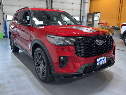 Used 2025 Ford Explorer ST-Line w/ ST-Line Street Pack AWD/4WD image 7
