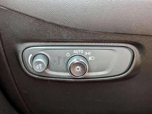 Used 2022 Chevrolet Equinox LS w/ LPO, Floor Liner Package FWD image 27