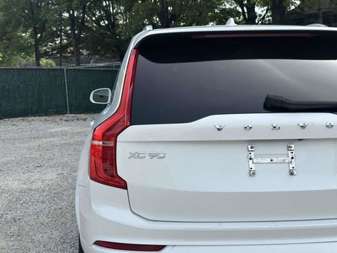 Certified 2022 Volvo XC90 T6 Momentum w/ Climate Package image 12