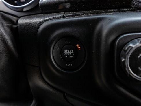 Used 2020 Jeep Wrangler Unlimited Sahara image 22