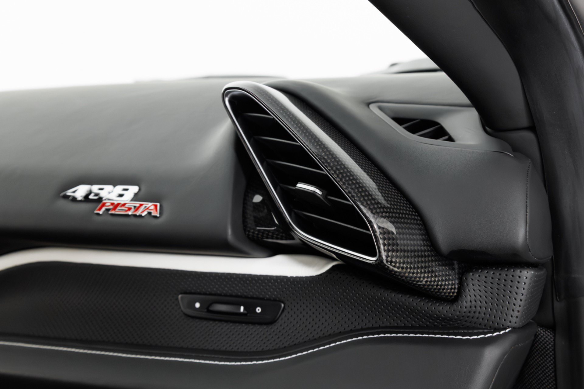 Used 2020 Ferrari 488 Pista Coupe RWD image 41