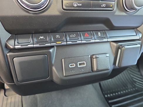 Used 2023 Chevrolet Silverado 1500 Custom image 18