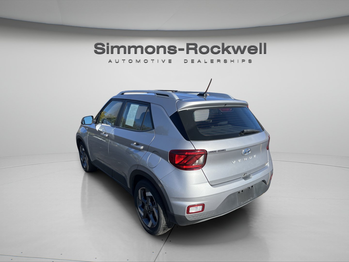 Used 2025 Hyundai Venue SEL FWD image 3