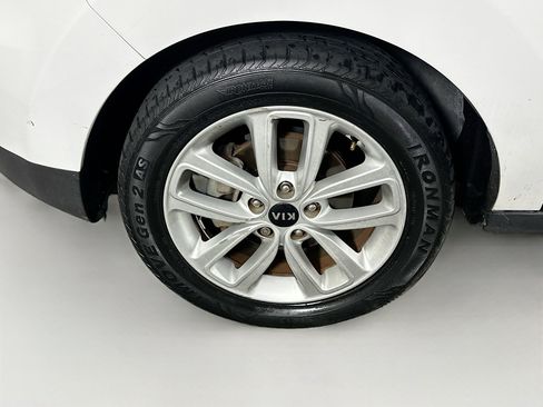 Used 2017 Kia Soul + FWD image 11