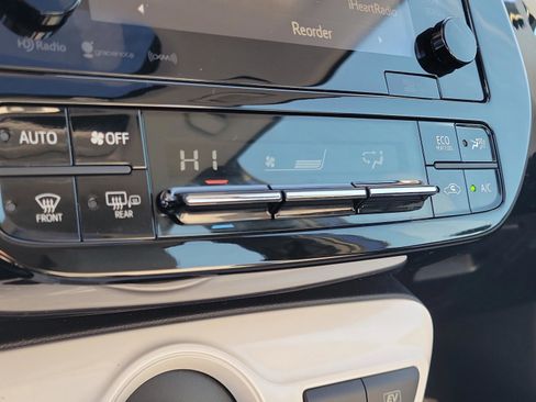 Used 2016 Toyota Prius Two image 21